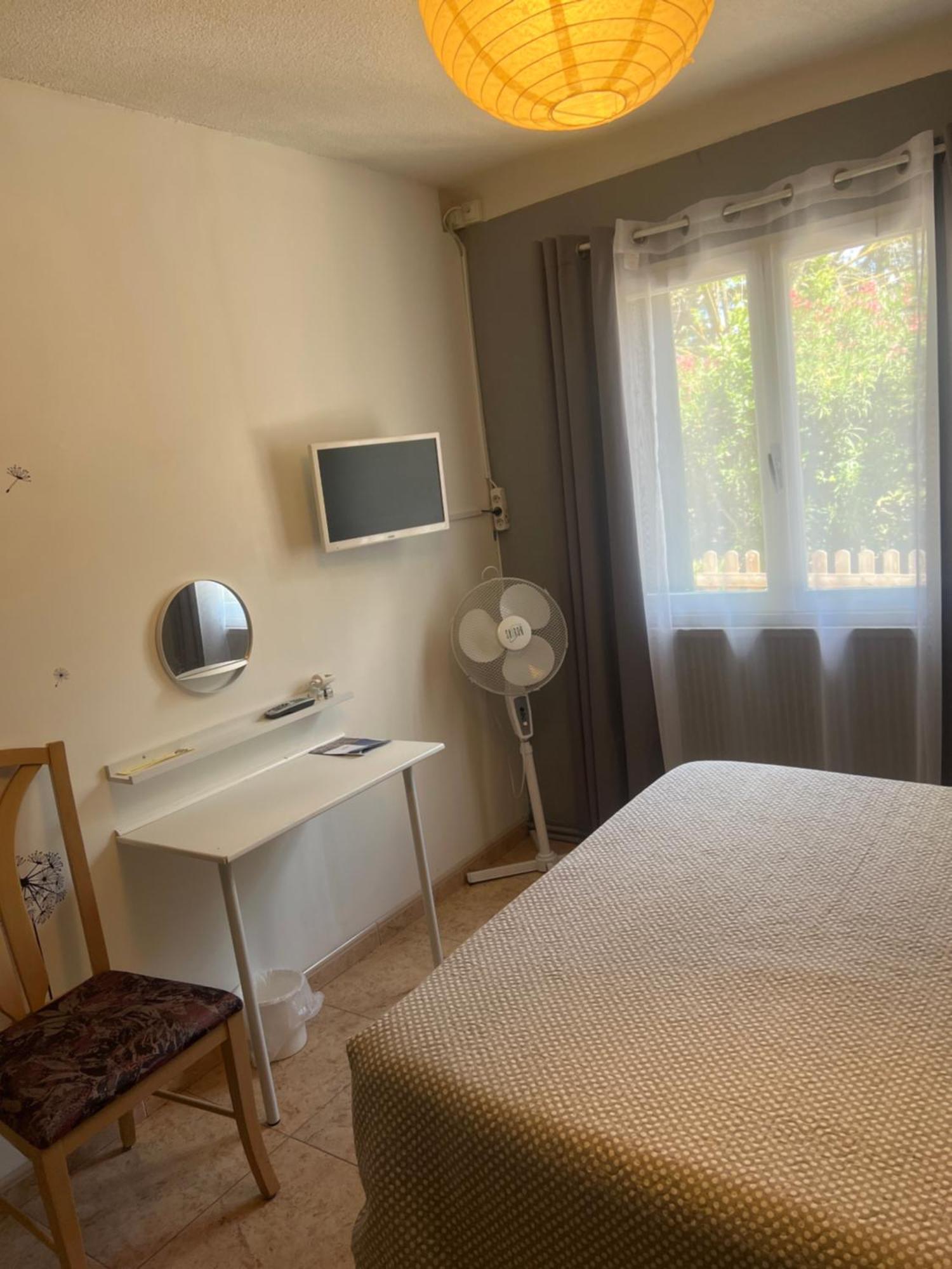 La Chaumiere Hotel 2*