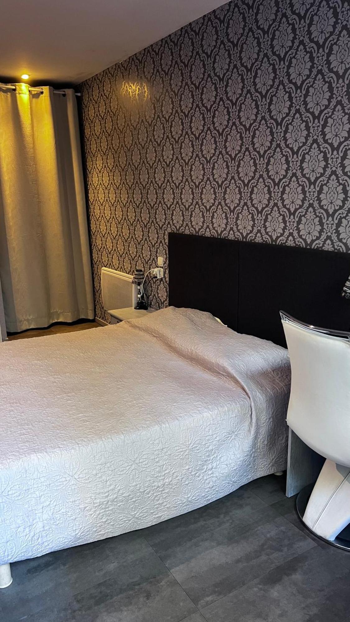 La Chaumiere Hotel 2*